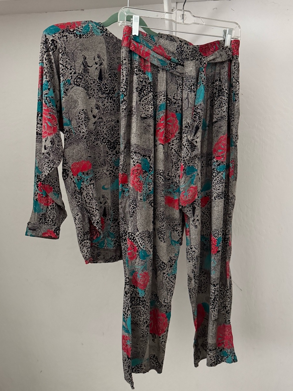 1980s-90s Vintage Bonnie Boynton Rayon Print Blouse & Pants 2 Piece Set Sm-Med